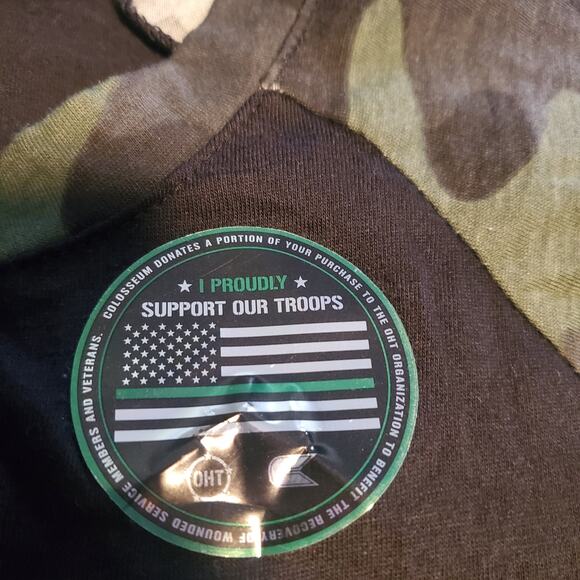 NEW Colosseum Youth XL Camo Wisconsin Badgers OHT Military Supported Tee FLAWS - Picture 7 of 9